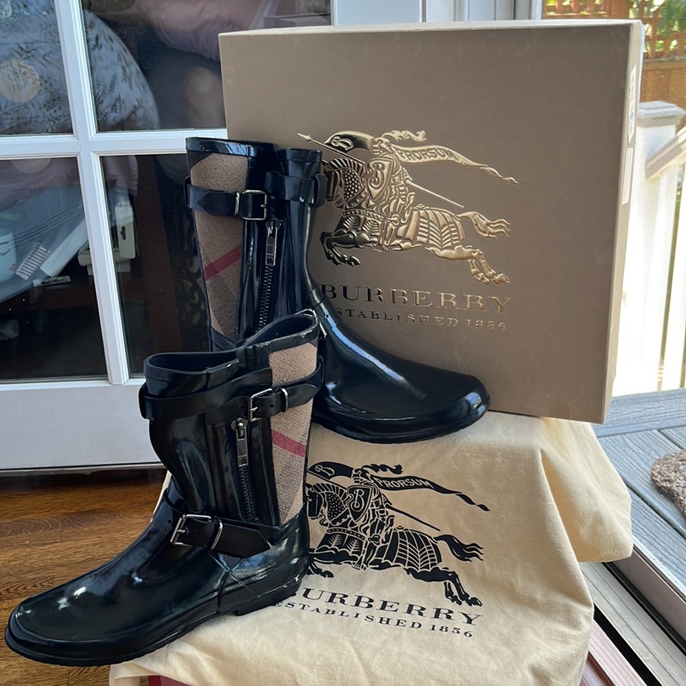 Burberry Biker Rubber Bootbiker Rubber boot in size UK(5) EUR(38).